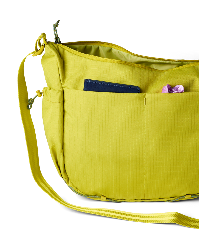Viaje 12L Shoulder Bag